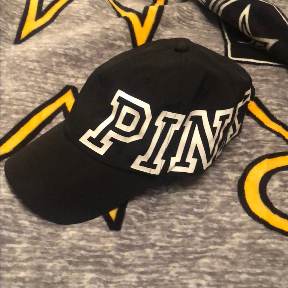 VS PINK HAT 😍